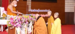 Sr. Chan Khong Menerima Gelar Doktor Honoris Causa